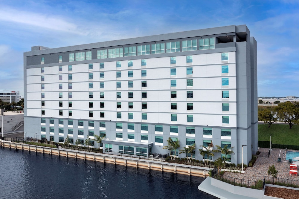 Home2 Suites by Hilton Miami Airport South Blue Lagoon - photo 39