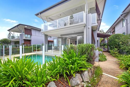 Hale Lani 2 Oceanview Penthouse Paradise — 5-Star Luxury Hotel in Sunshine Beach, Australia