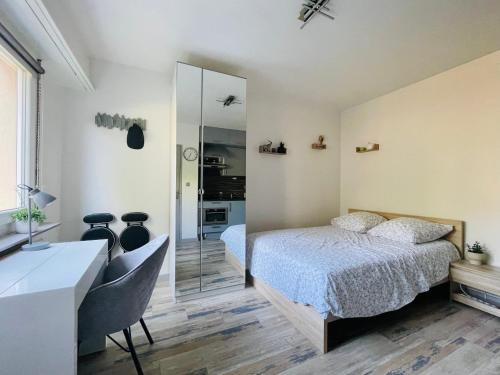 Dnn Stylish Studio Wifi Parking Near Basel Airport Portable Ac Dishwasher Washing Machine — Saint Louis
