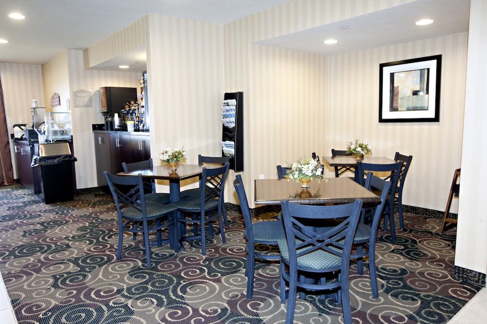Cobblestone Inn & Suites Langdon - photo 29