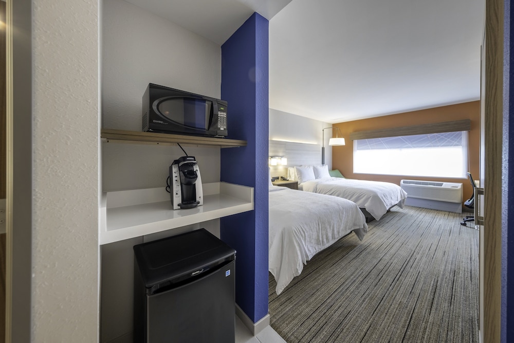 Holiday Inn Express & Suites Staunton by IHG - photo 3