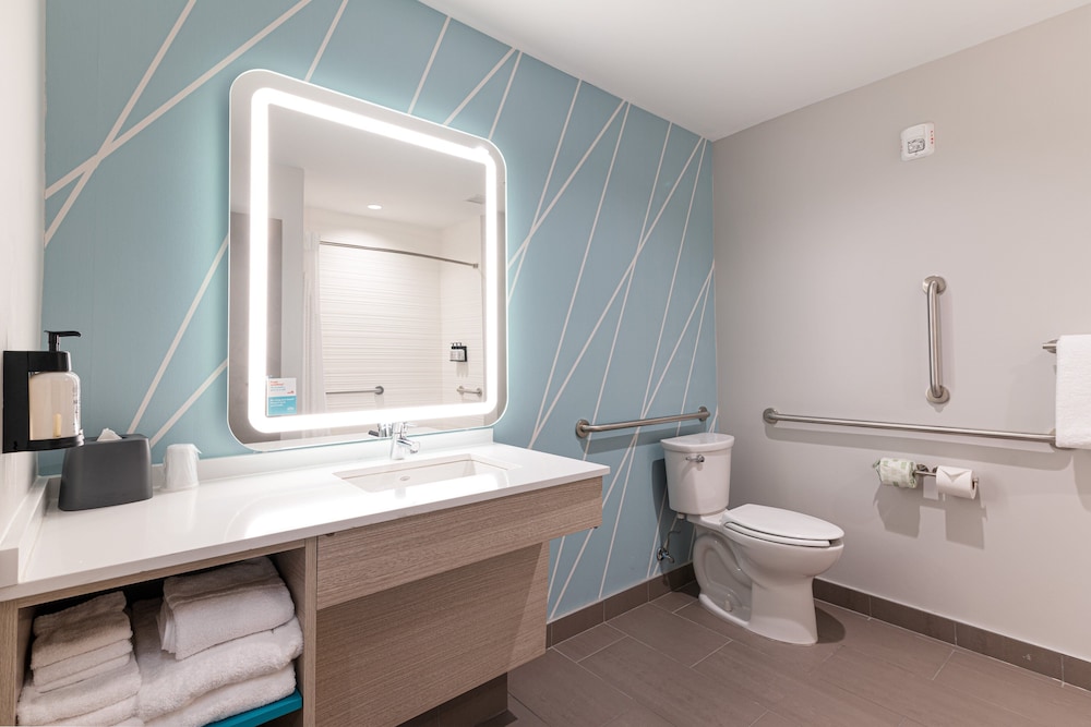 avid hotel Summerville by IHG - photo 17