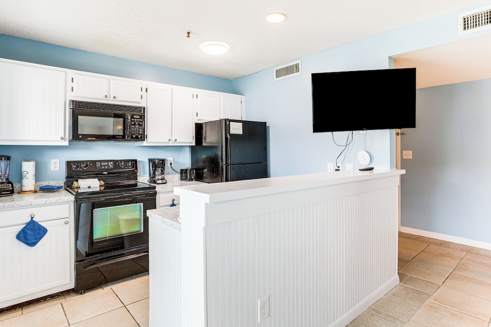 Beachfront Condo w Pool at Myrtle Beach Resort - photo 11