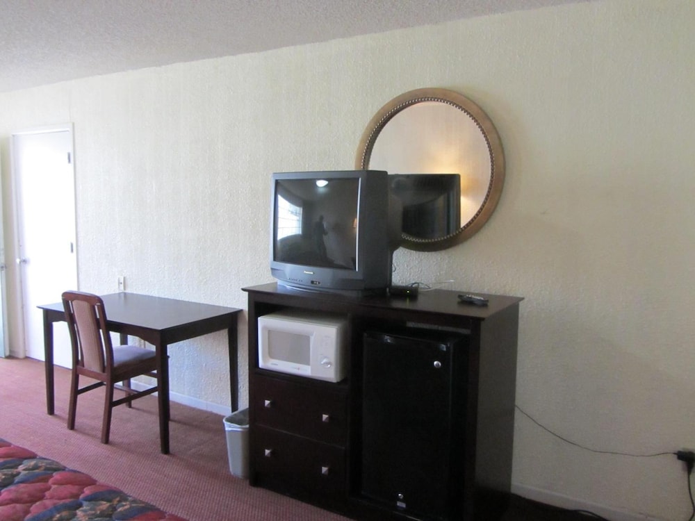 Royal Inn Abilene - photo 8