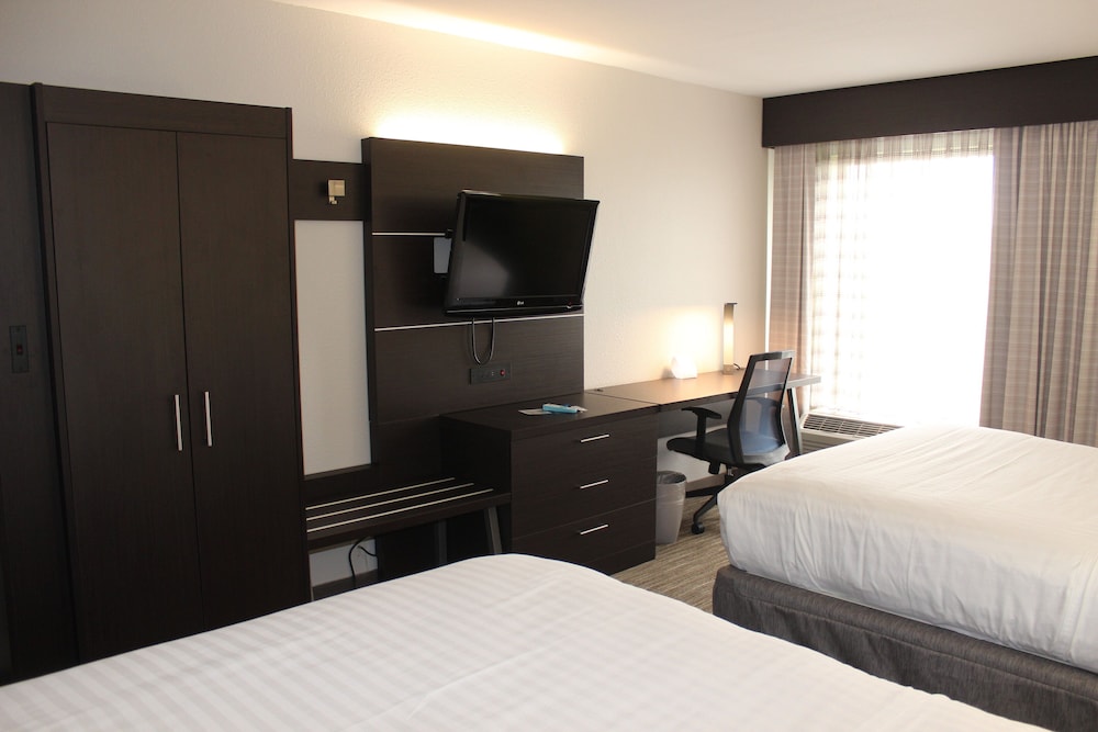 Holiday Inn Express & Suites Troy by IHG - photo 15