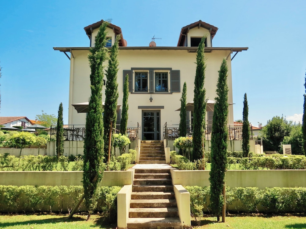Villa la Renaissance Hôtel — 4-Star Luxury Hotel in Bayonne, France