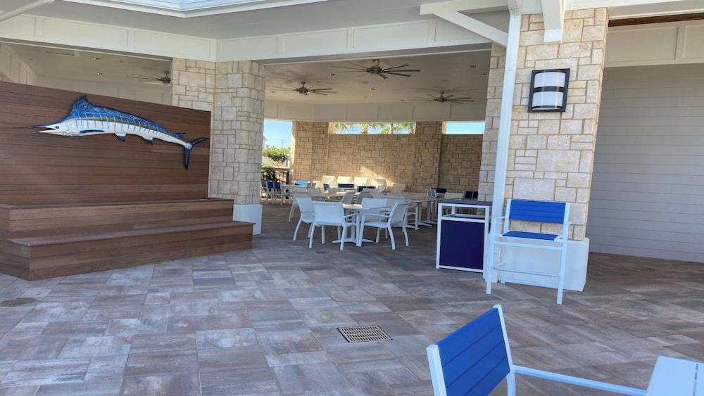 Spacious Home: Private Pool & Resort Access - photo 26