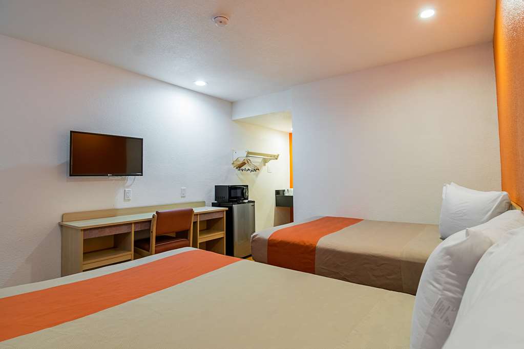 Motel 6 Lost Hills CA - photo 11