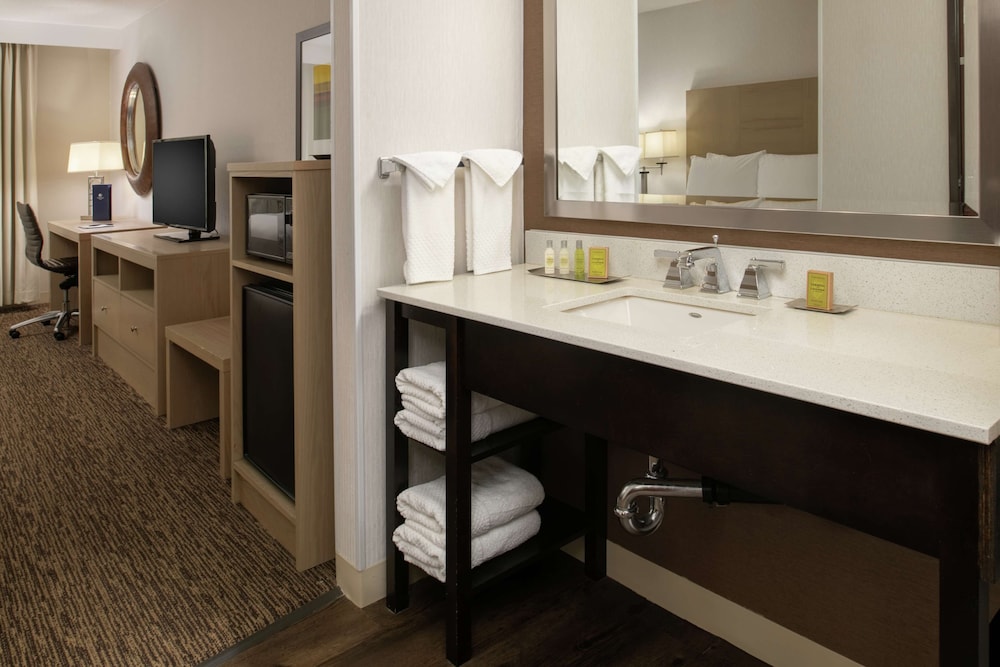 DoubleTree by Hilton Portland Tigard - photo 25