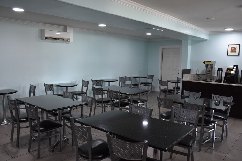 Destin Inn and Suites - photo 31