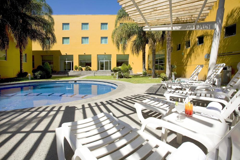 Fiesta Inn Express San Luis Potosí Oriente