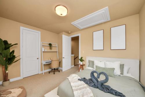 Downtown 3 Story Zen Home W Pool Table for Family — 4-Star Luxury Hotel in Houston, United States