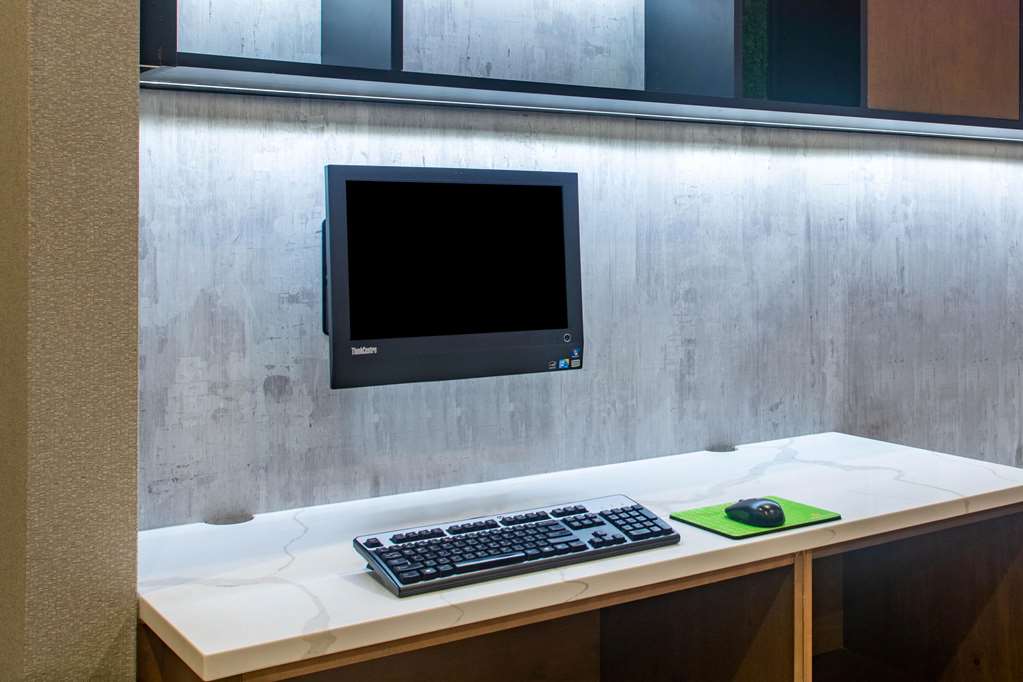 La Quinta Inn & Suites by Wyndham Oxford - photo 30