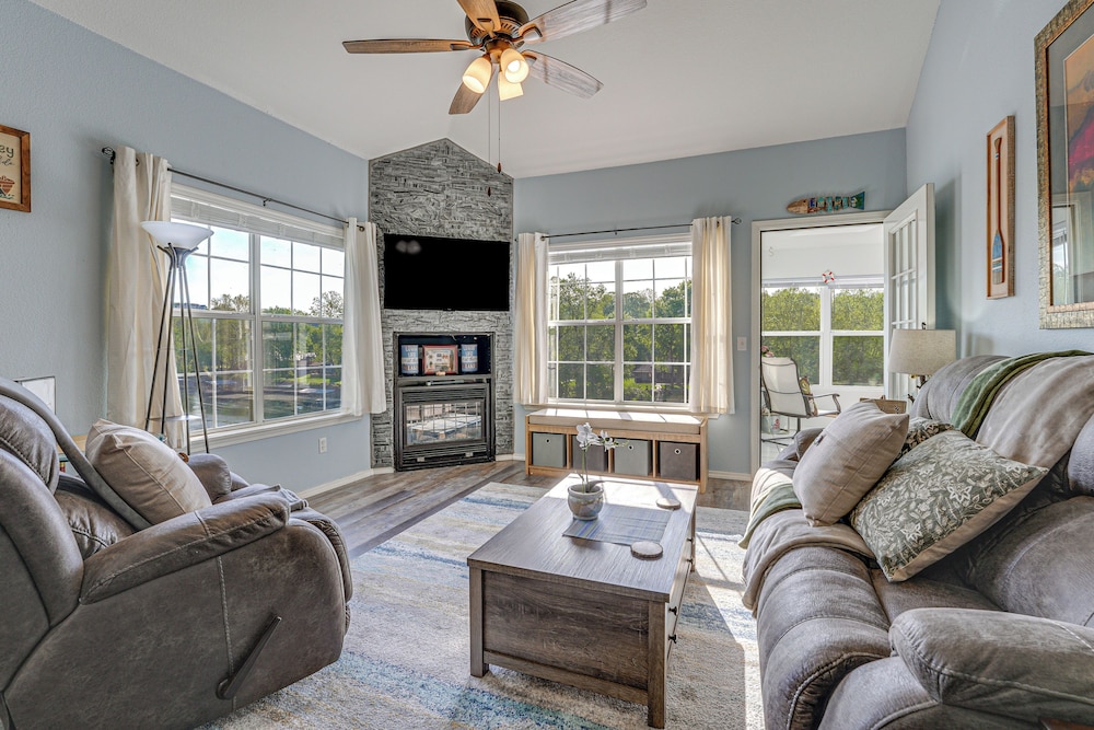 Updated Branson Condo with Lake Taneycomo Views — 4-Star Luxury Hotel in Branson, United States
