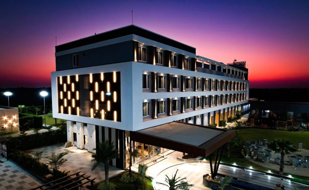 Krishna Hotel And Resort — hotel in Khargone