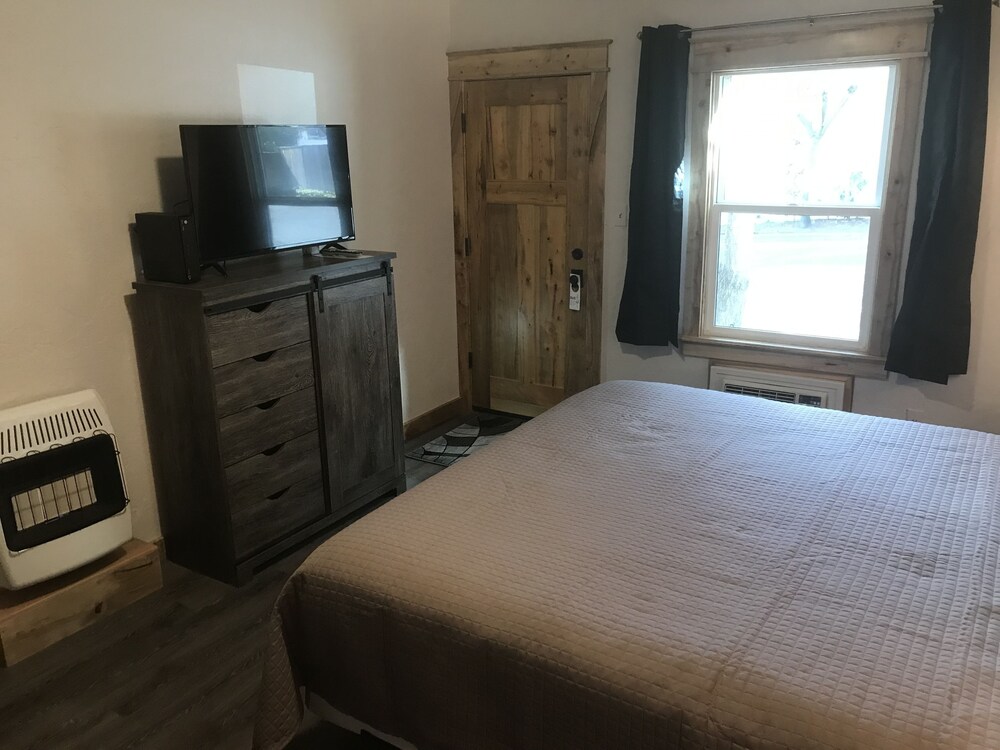 The Manor Motel - photo 34