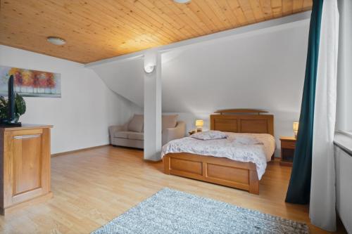 Forest Retreat with BBQ in Predeal, Romania