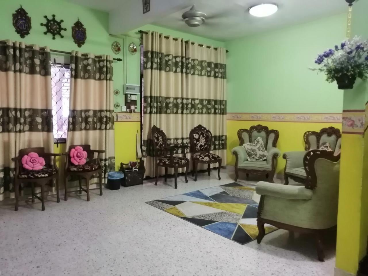 Kluang Barat Homestay — 4-Star Luxury Hotel in Kluang, Malaysia