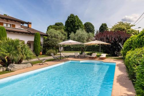 Villa Rosa Harmonious and Welcoming — 4-Star Luxury Hotel in Brebbia, Italy