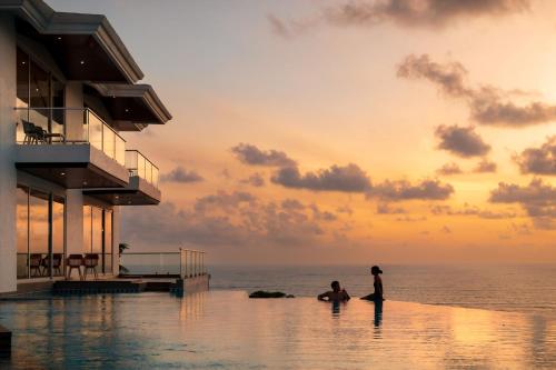StayVista's Casa Bella Sea View Villa with Infinity Pool Jacuzzi Games Entertainment and Spa Room — 4-Star Luxury Hotel in Revadanda, India