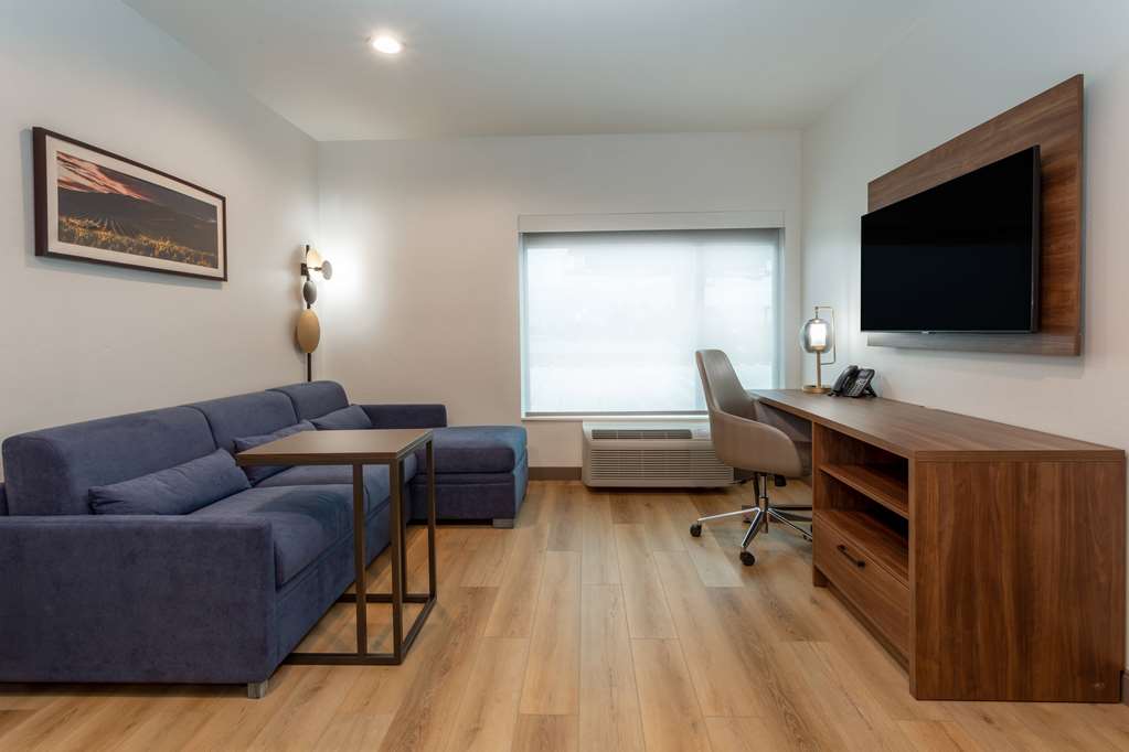 La Quinta Inn & Suites by Wyndham Galt Lodi North - photo 15