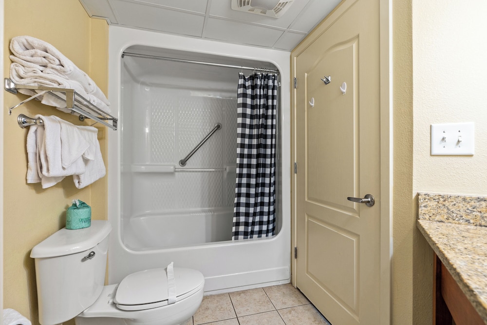 Units at Carolinian Beach Resort by Elliott Beach Rentals - photo 43
