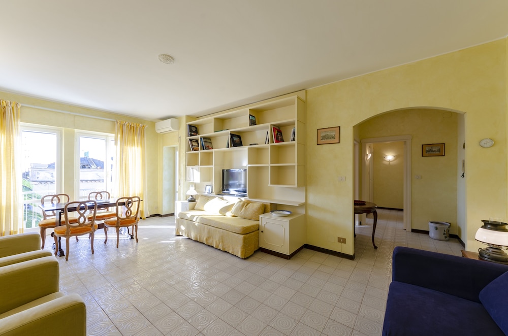 JOIVY Light Flat for 5 in the Heart of Bogliasco — 4-Star Luxury Hotel in Bogliasco, Italy