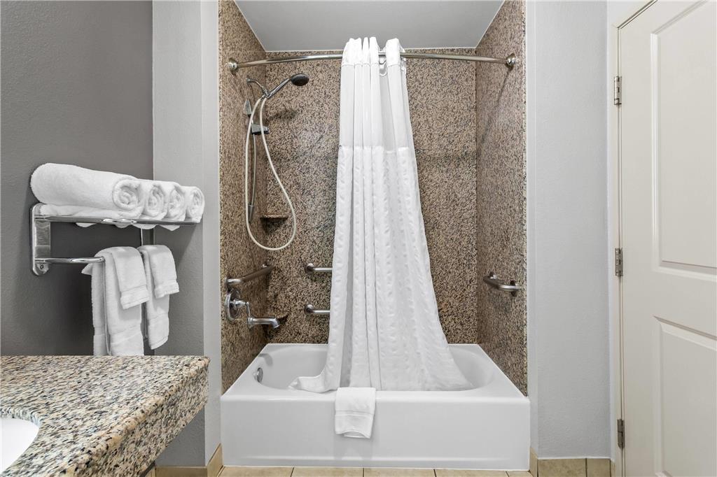 La Quinta Inn & Suites by Wyndham Houston Energy Corridor - photo 23