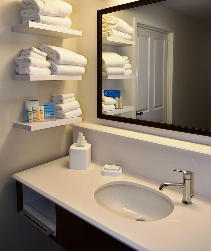 Hampton Inn & Suites Bethlehem - photo 24