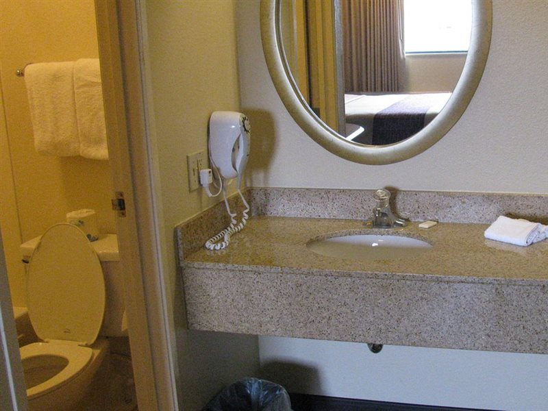 Red Roof Inn Akron - photo 5