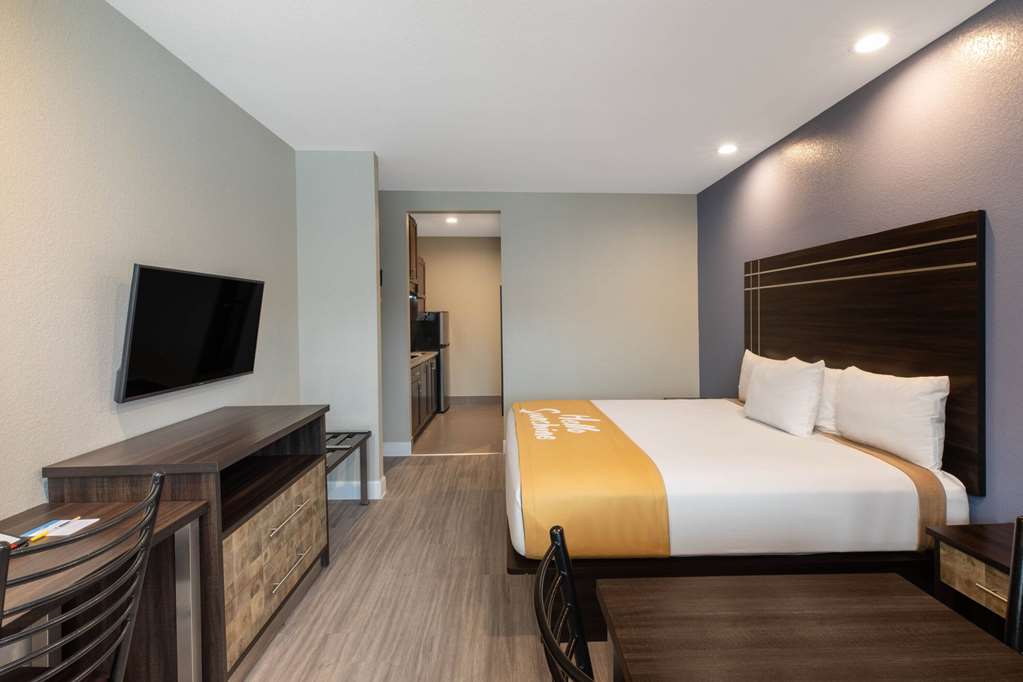 Days Inn & Suites by Wyndham La Porte - photo 13