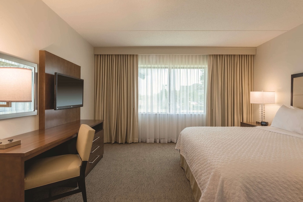 Embassy Suites by Hilton Milwaukee Brookfield - photo 24