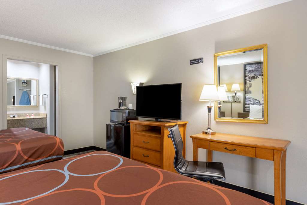 Super 8 by Wyndham Kansas City Airport North - photo 14