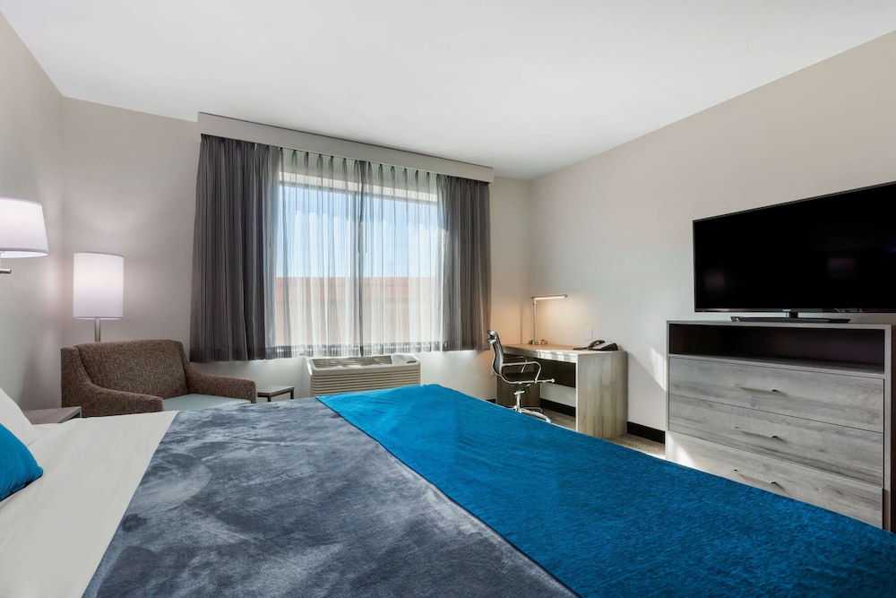 Best Western Plus Executive Residency Phoenix North Happy Valley - photo 12