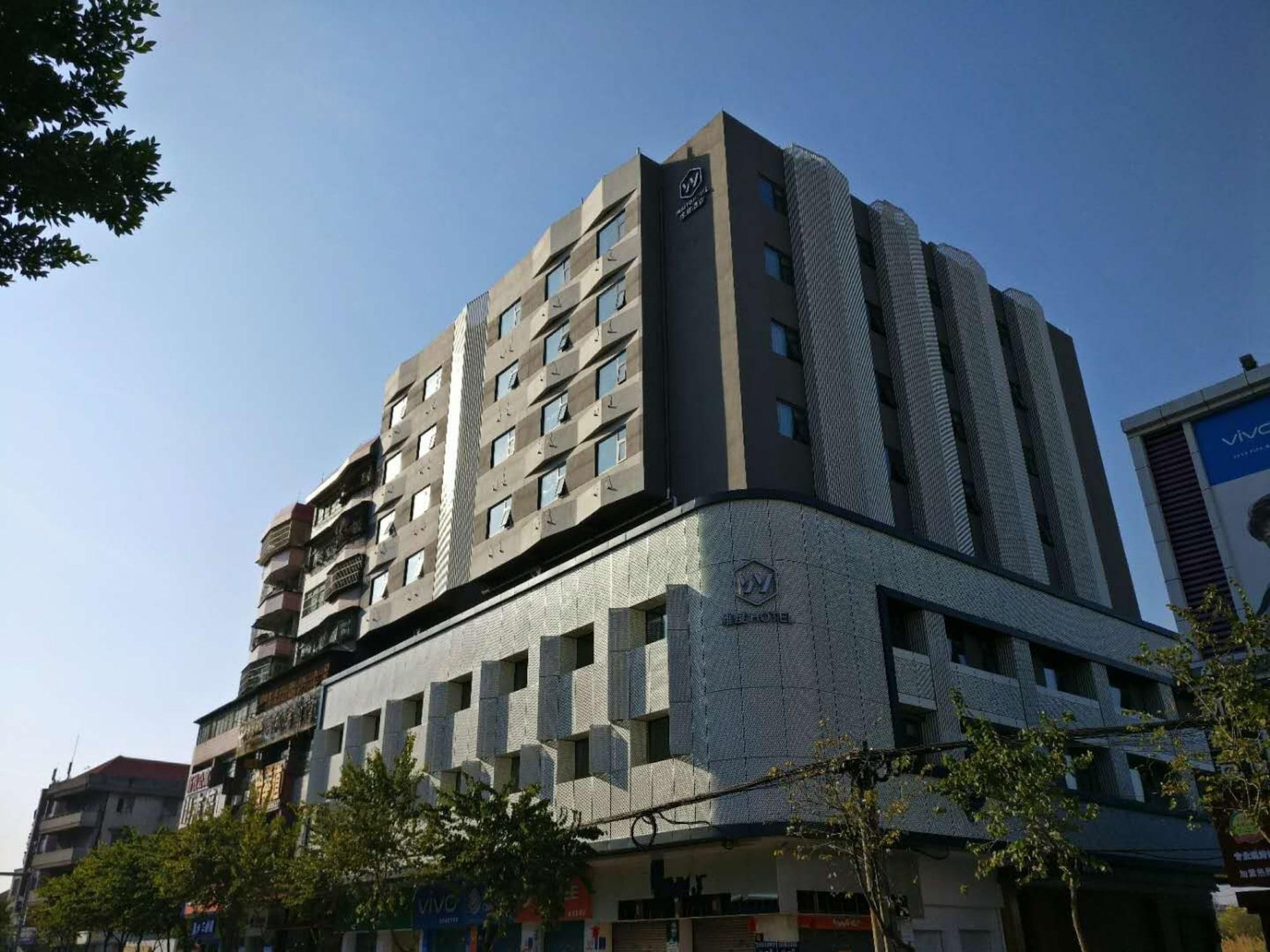 Elong Etang Hotel Guangzhou Baiyun Airport Renhe Railway Station — 4-Star Luxury Hotel in Guangzhou, People's Republic of China