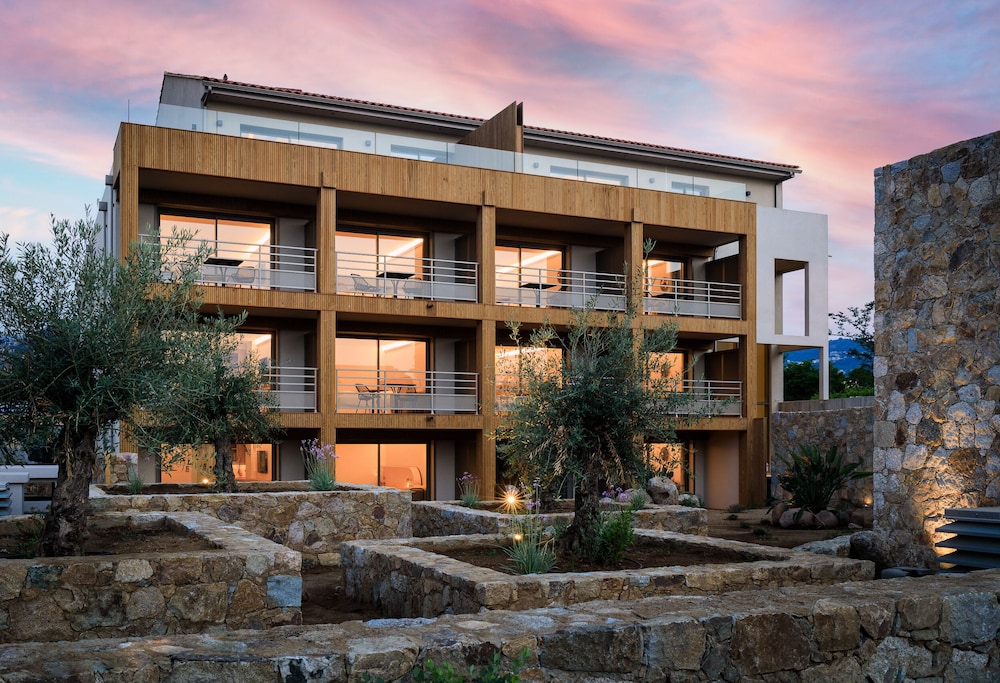 La Résidence Santa Maria - carbon neutral hotel in L'ile-Rousse