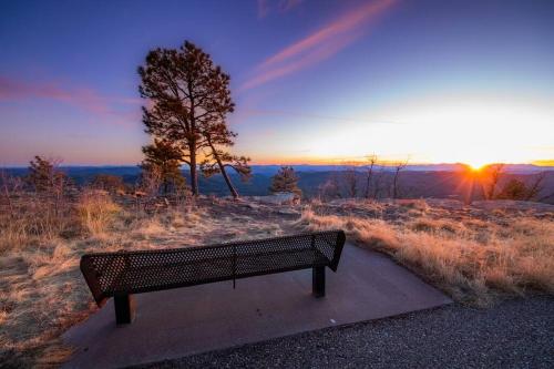 Forest Cabin 1 Hunters Blind — 4-Star Luxury Hotel in Payson, United States