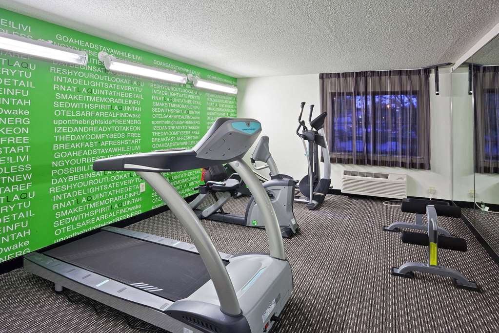 La Quinta Inn & Suites by Wyndham Cleveland Macedonia - photo 9