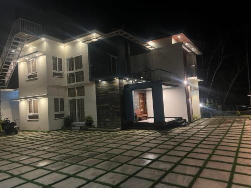 Moonlite - carbon neutral hotel in Unknown City