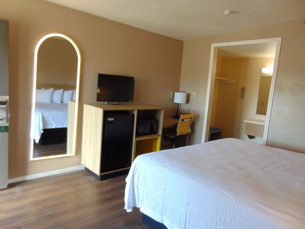 Days Inn by Wyndham Victorville - photo 4