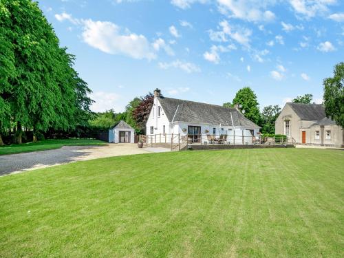 Duck Bay Cottage 1 Uk43934 — 5-Star Luxury Hotel in Balloch, United Kingdom
