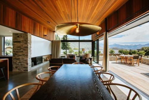 Three Peaks House Release Wanaka — 4-Star Luxury Hotel in Wanaka, New Zealand