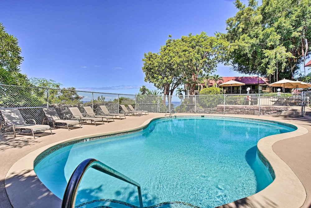 Kona Condo with View Walk to Beach and Restaurants — 4-Star Luxury Hotel in Kailua-Kona, United States