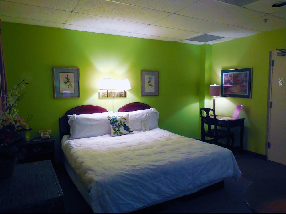 Higher Ground Hotel - carbon neutral hotel in Independence