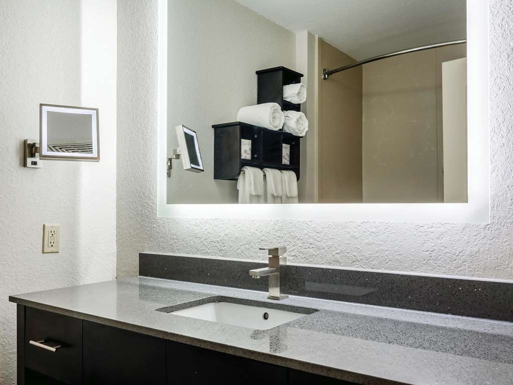 La Quinta Inn & Suites by Wyndham Prattville - photo 22