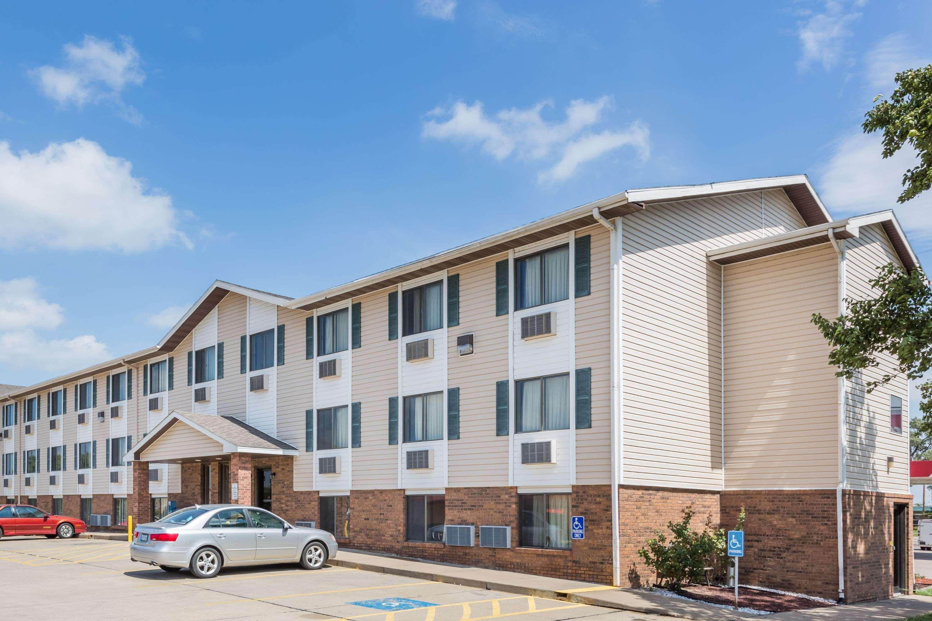 Super 8 by Wyndham Manhattan KS — hotel in Manhattan