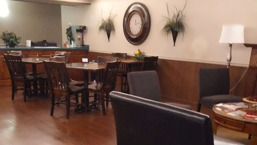 Heritage Place Inn & Suites - photo 15