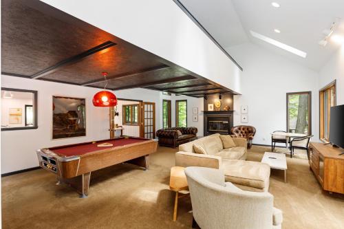 Club 100 Crystal Mountain — hotel in Thompsonville