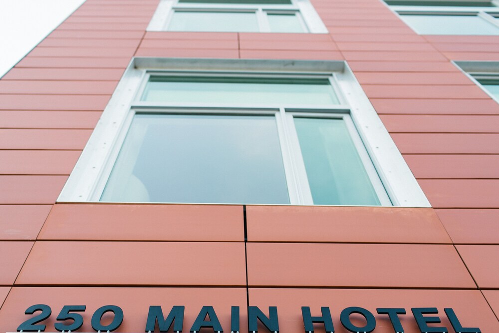 250 Main Hotel - photo 24