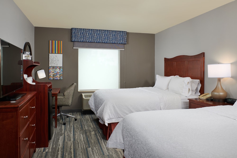 Hampton Inn & Suites Holly Springs - photo 3